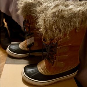 Brand New In Box Sorel Joan of Arctic Boots, 8.5